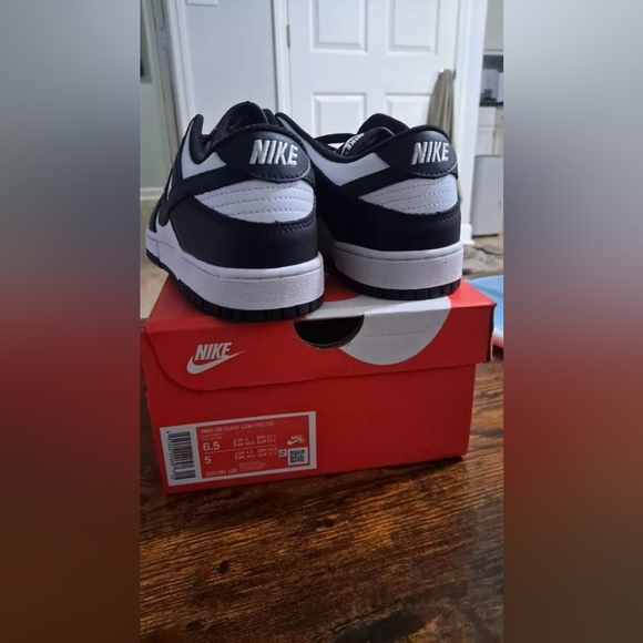 Nike Air Dunk Pandas - Picture 2 of 2